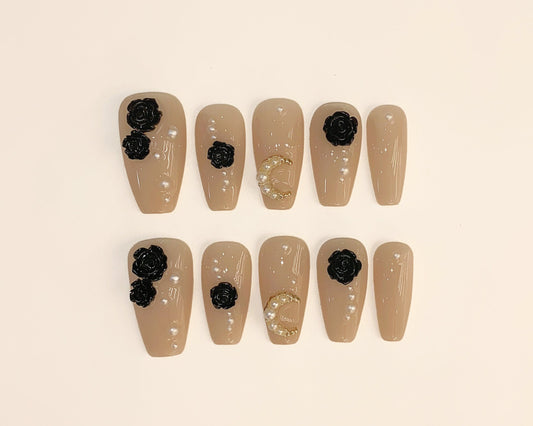 ヌードベージュ × ブラックローズネイル
